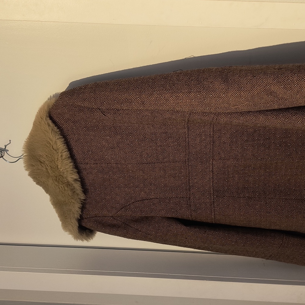 Elegant Brown Coat with Faux Fur Collar - Picture 4 of 4
